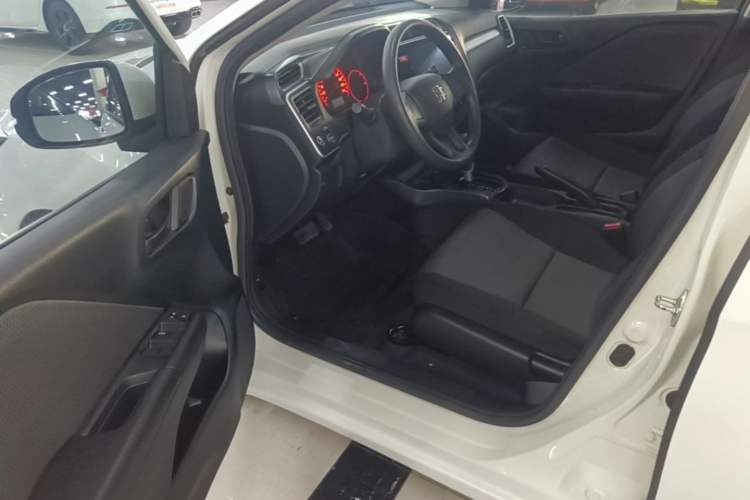 Used Honda Gienia 2017 1.5L CVT Classic Edition Driver Seat