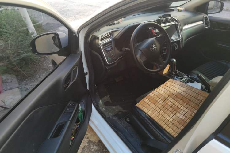 Used Honda Gienia 2017 1.5L CVT Classic Edition Driver Seat