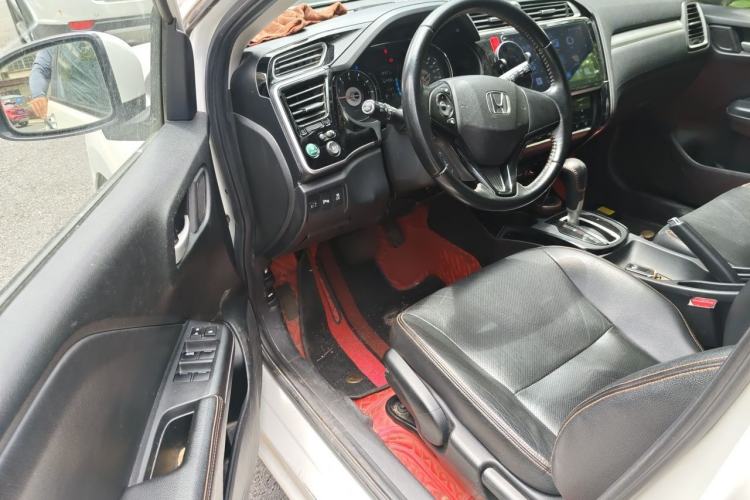 Used Honda Gienia 2017 1.5L CVT Luxury Edition Driver Seat
