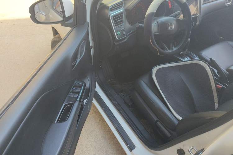 Used Honda Gienia 2017 1.5L CVT Classic Edition Driver Seat