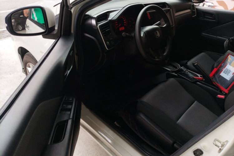 Used Honda Gienia 2017 1.5L CVT Classic Edition Driver Seat