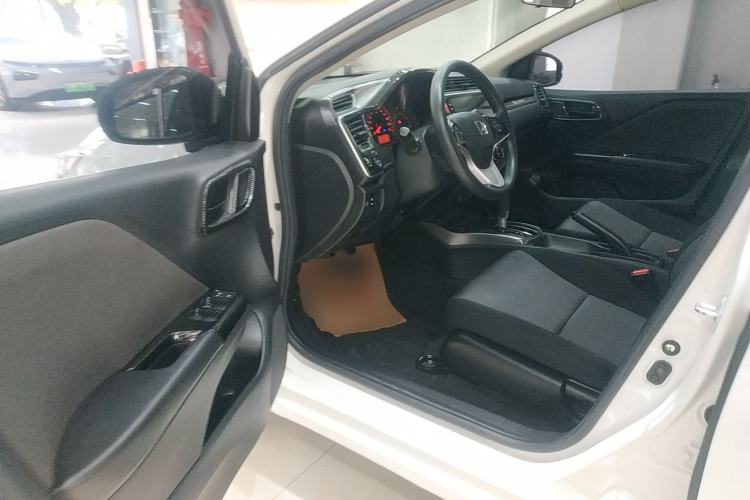 Used Honda Gienia 2017 1.5L CVT Classic Edition Driver Seat