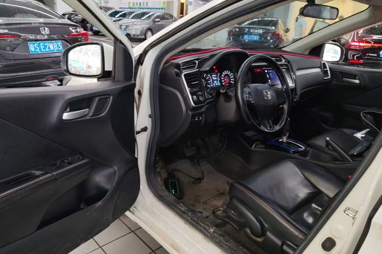 Used Honda Gienia 2017 1.5L CVT Fashion Edition Driver Seat