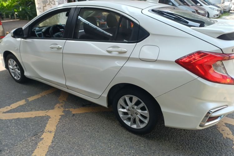Used Honda Gienia 2017 1.5L CVT Classic Edition Exterior 3