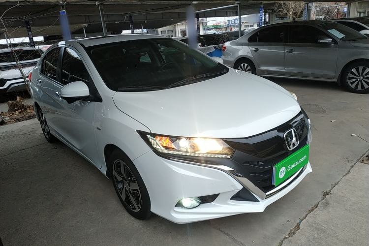 Used Honda Gienia 2017 1.5L CVT Luxury Edition Front Right 45 Deg