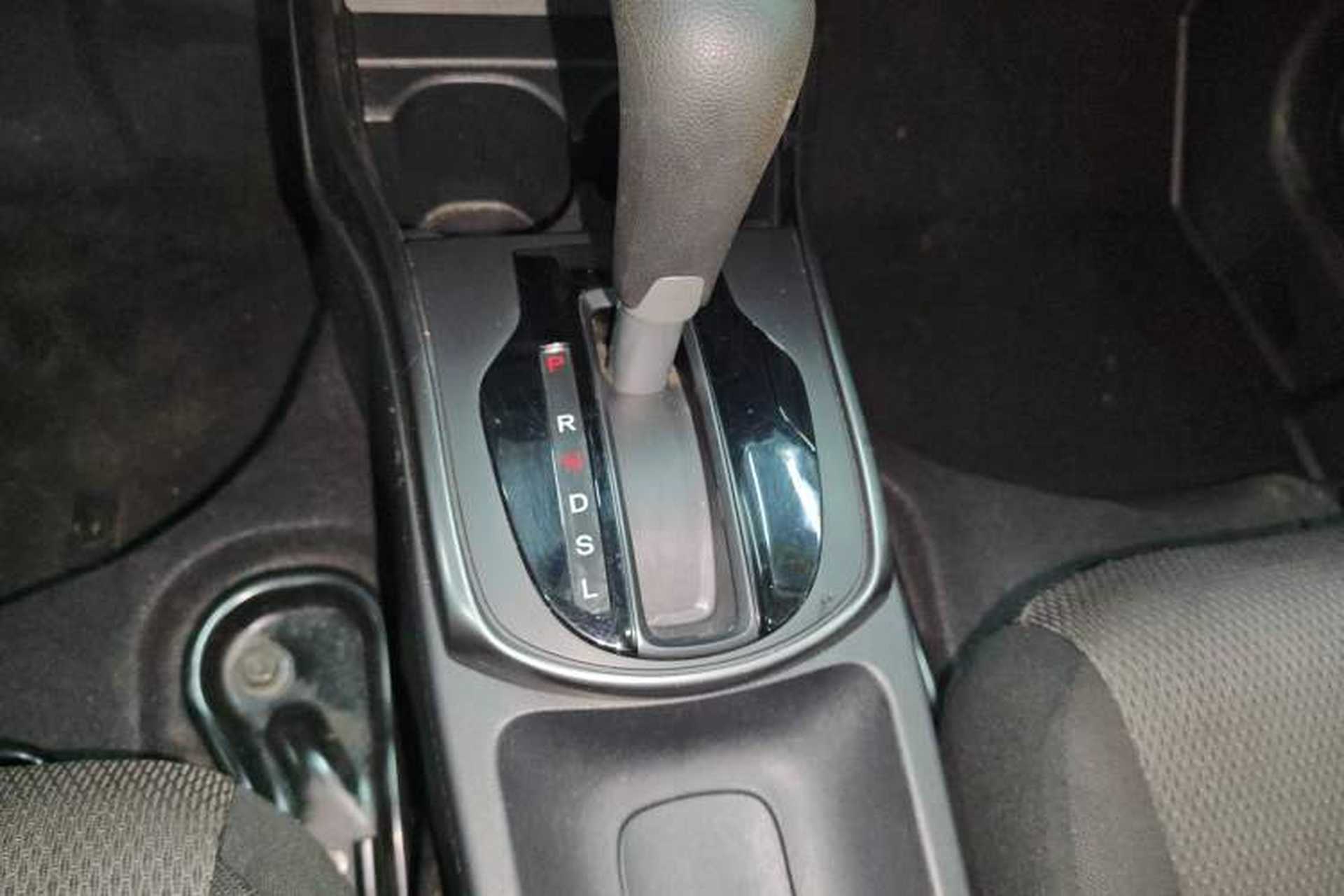 Used Honda Gienia 2017 1.5L CVT Classic Edition Gear Lever