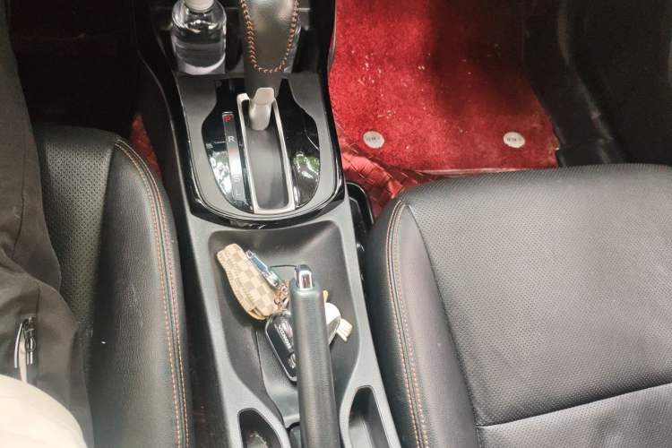 Used Honda Gienia 2017 1.5L CVT Luxury Edition Gear Lever