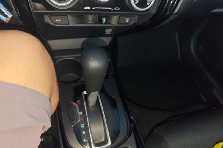 Used Honda Gienia 2017 1.5L CVT Comfort Version Gear Lever