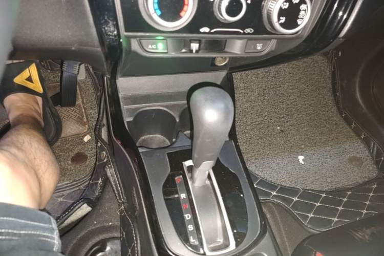 Used Honda Gienia 2017 1.5L CVT Comfort Version Gear Lever