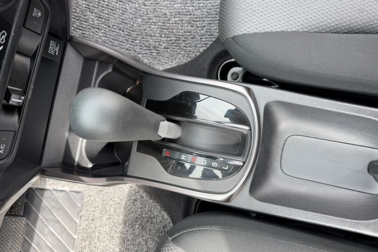 Used Honda Gienia 2017 1.5L CVT Classic Edition Gear Lever