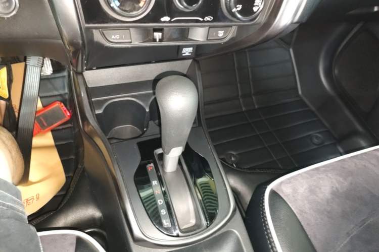 Used Honda Gienia 2017 1.5L CVT Classic Edition Gear Lever