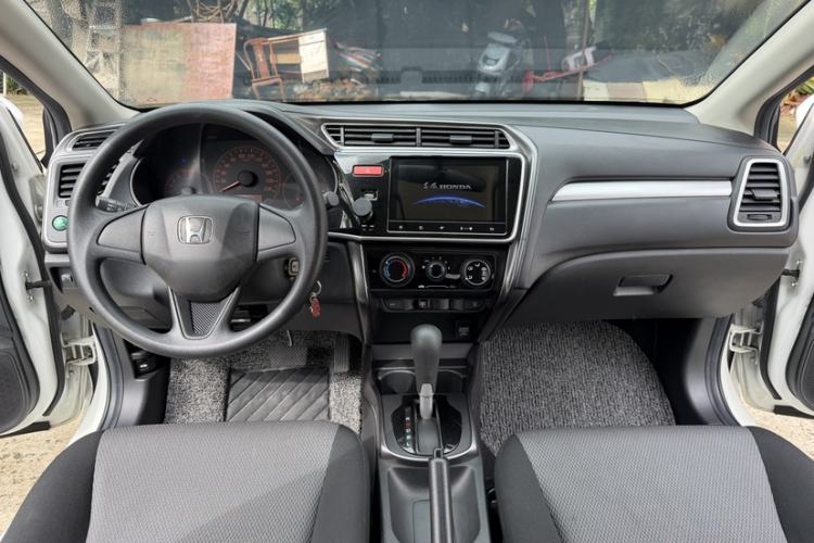 Used Honda Gienia 2017 1.5L CVT Classic Edition Interior 2