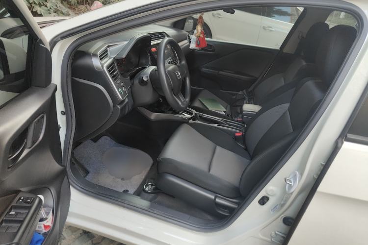 Used Honda Gienia 2017 1.5L CVT Classic Edition Interior 3