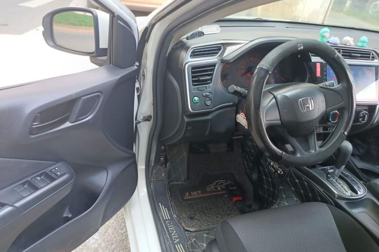 Used Honda Gienia 2017 1.5L CVT Classic Edition Interior 3