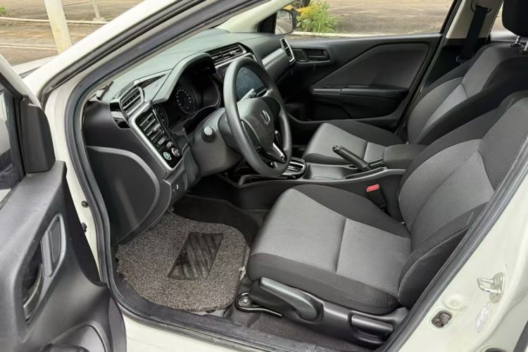 Used Honda Gienia 2017 1.5L CVT Comfort Version Interior 3