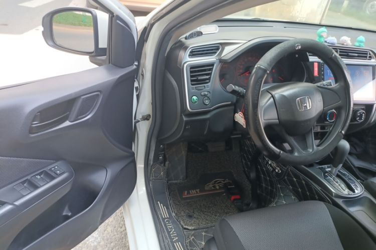 Used Honda Gienia 2017 1.5L CVT Classic Edition Interior 3