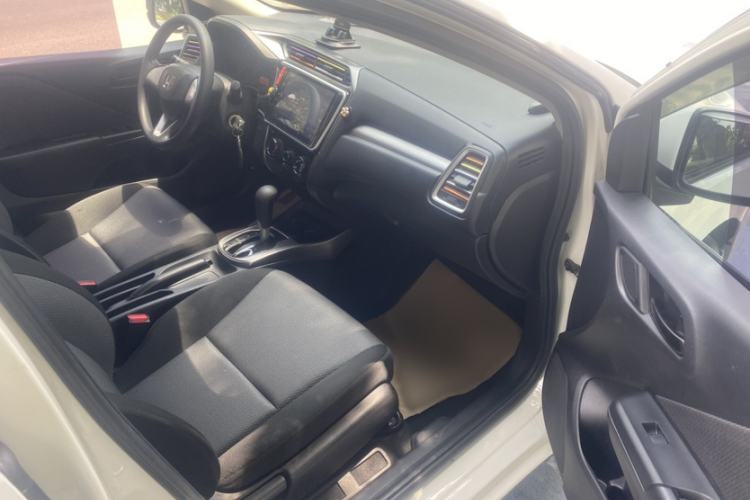Used Honda Gienia 2017 1.5L CVT Classic Edition Interior 3