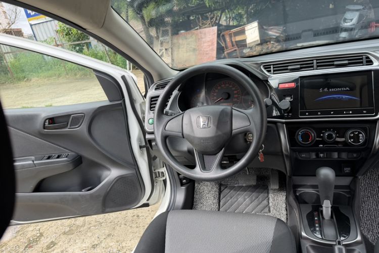 Used Honda Gienia 2017 1.5L CVT Classic Edition Interior 3