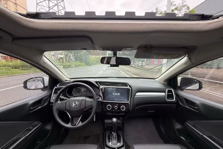 Used Honda Gienia 2017 1.5L CVT Comfort Version Interior 4