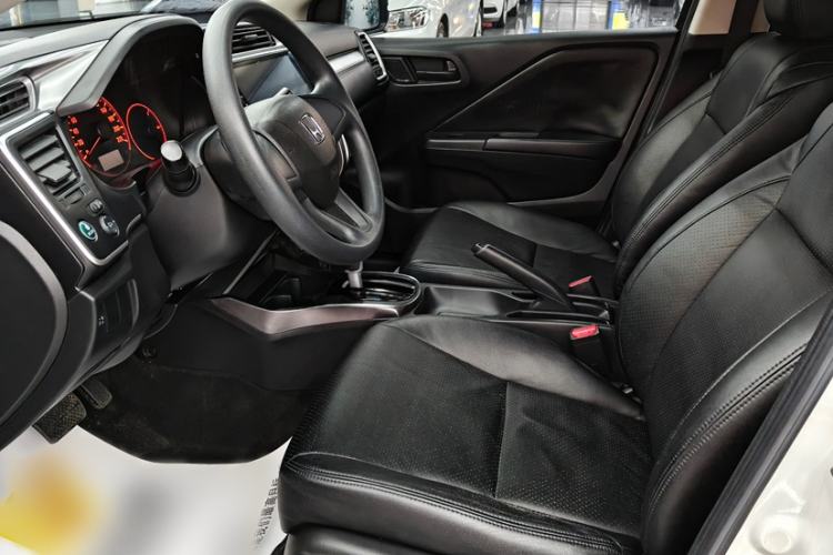 Used Honda Gienia 2017 1.5L CVT Classic Edition Interior 4