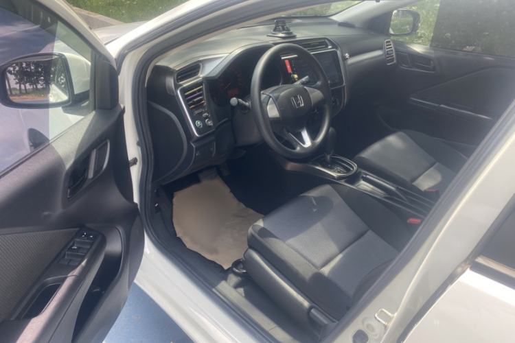 Used Honda Gienia 2017 1.5L CVT Classic Edition Interior 4