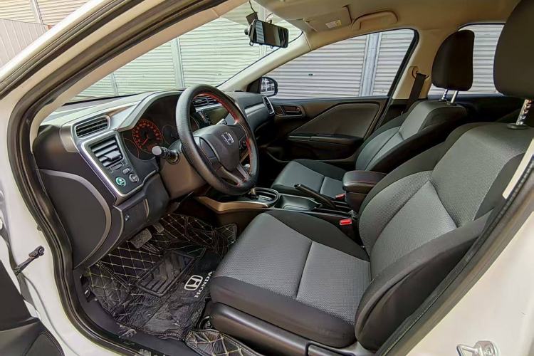 Used Honda Gienia 2017 1.5L CVT Classic Edition Interior 5