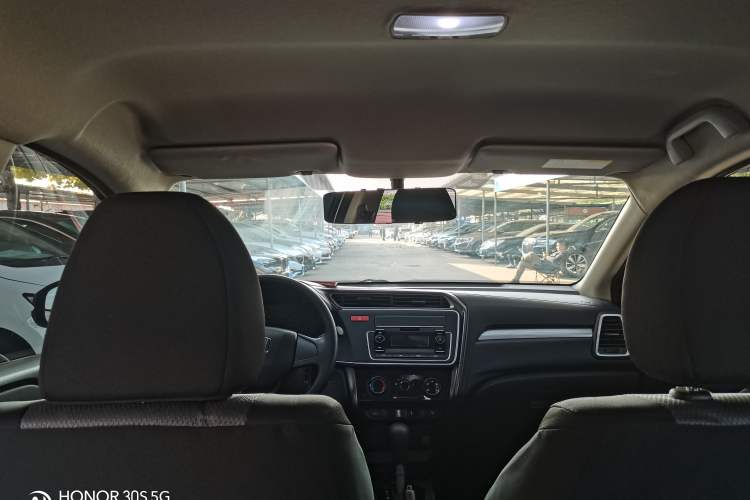 Used Honda Gienia 2017 1.5L CVT Classic Edition Interior 6