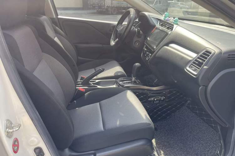 Used Honda Gienia 2017 1.5L CVT Classic Edition Interior 6