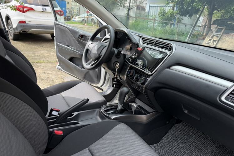 Used Honda Gienia 2017 1.5L CVT Classic Edition Interior 8