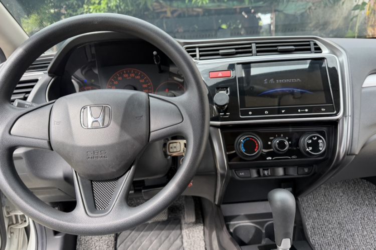 Used Honda Gienia 2017 1.5L CVT Classic Edition Interior 9