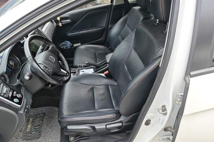 Used Honda Gienia 2017 1.5L CVT Luxury Edition Left Front Seat