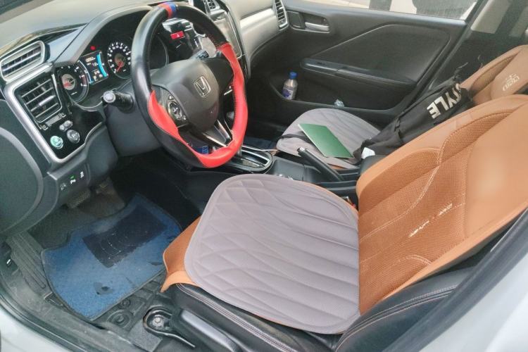 Used Honda Gienia 2017 1.5L CVT Luxury Edition Left Front Seat
