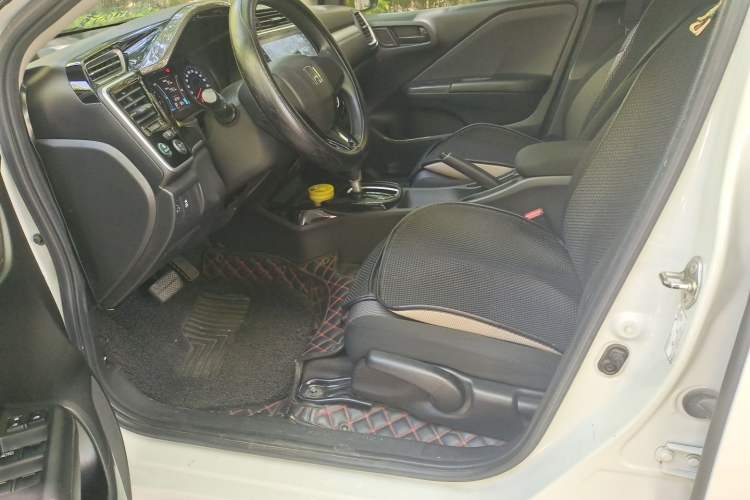 Used Honda Gienia 2017 1.5L CVT Comfort Version Left Front Seat