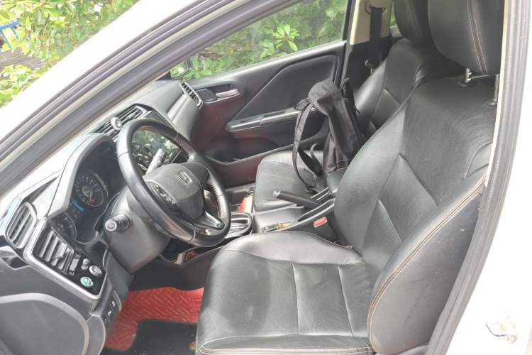 Used Honda Gienia 2017 1.5L CVT Luxury Edition Left Front Seat