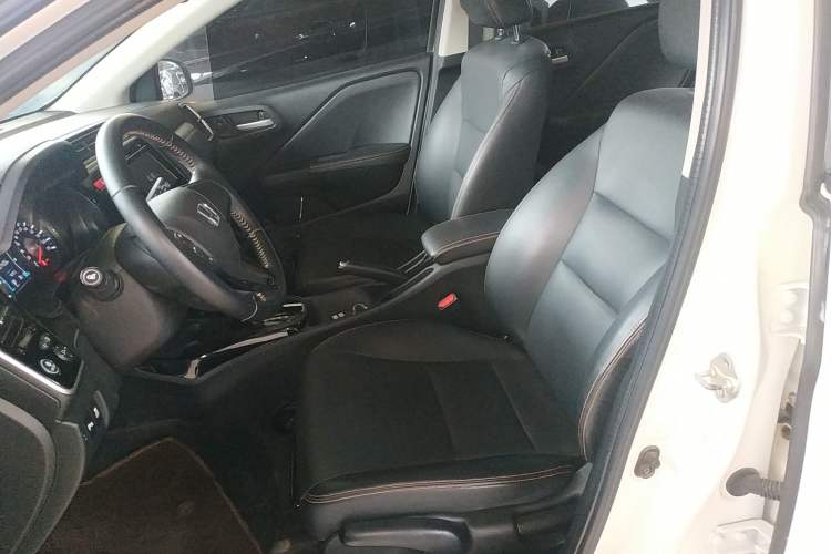 Used Honda Gienia 2017 1.5L CVT Luxury Edition Left Front Seat