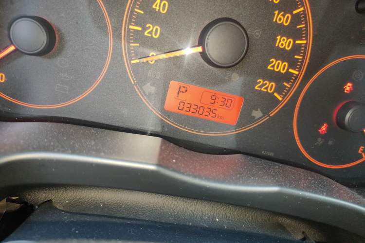 Used Honda Gienia 2017 1.5L CVT Classic Edition Odometer Close Up