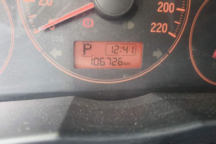 Used Honda Gienia 2017 1.5L CVT Classic Edition Odometer Close Up