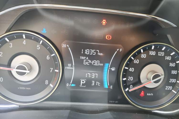 Used Honda Gienia 2017 1.5L CVT Luxury Edition Odometer Close Up