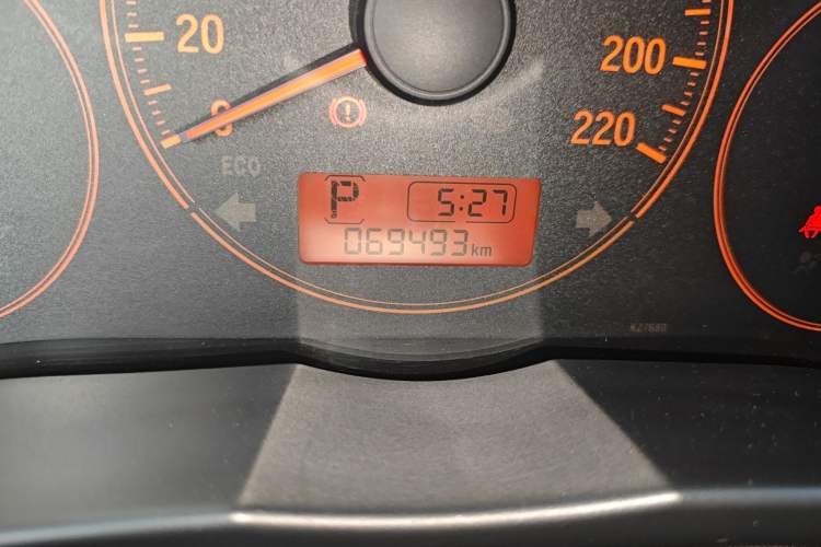 Used Honda Gienia 2017 1.5L CVT Classic Edition Odometer Close Up