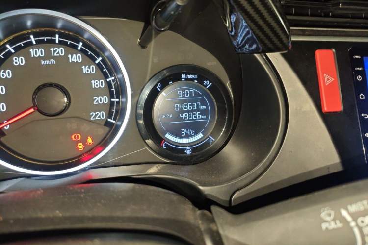 Used Honda Gienia 2017 1.5L CVT Classic Edition Odometer Close Up