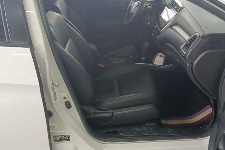 Used Honda Gienia 2017 1.5L CVT Classic Edition Right Front Seat