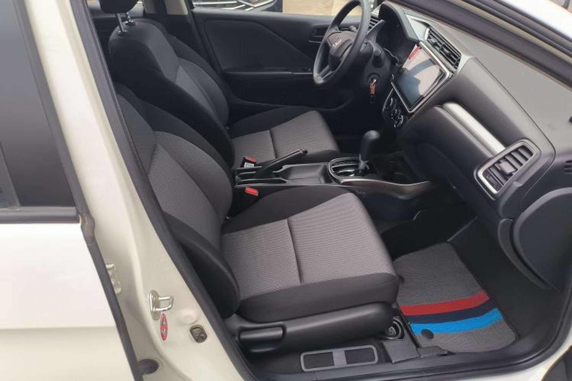 Used Honda Gienia 2017 1.5L CVT Classic Edition Right Front Seat