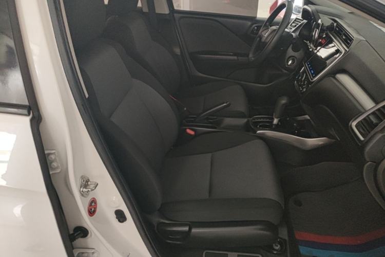 Used Honda Gienia 2017 1.5L CVT Classic Edition Right Front Seat