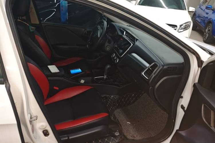 Used Honda Gienia 2017 1.5L CVT Comfort Version Right Front Seat
