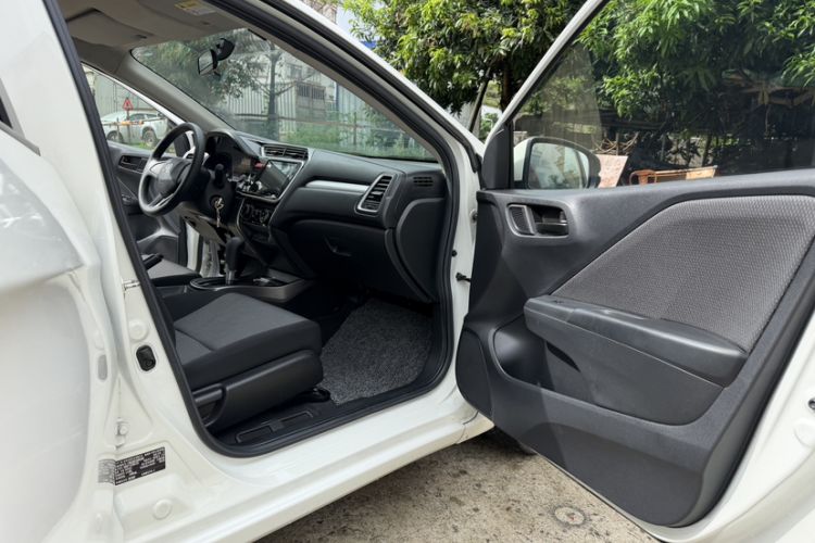 Used Honda Gienia 2017 1.5L CVT Classic Edition Right Front Seat