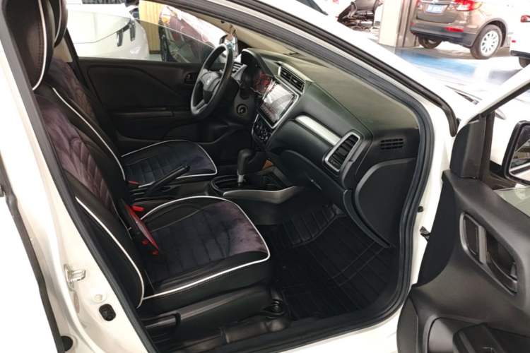 Used Honda Gienia 2017 1.5L CVT Classic Edition Right Front Seat