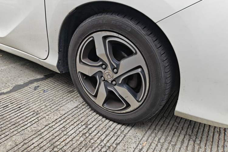 Used Honda Gienia 2017 1.5L CVT Luxury Edition Right Front Wheel Hub