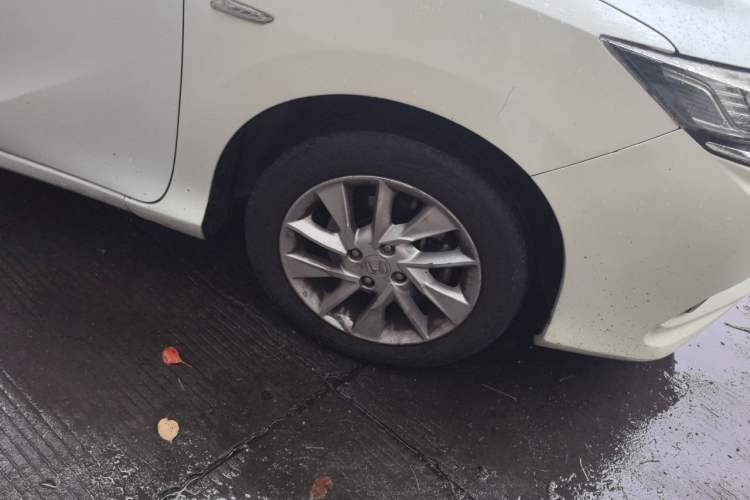 Used Honda Gienia 2017 1.5L Manual Classic Edition Right Front Wheel Hub