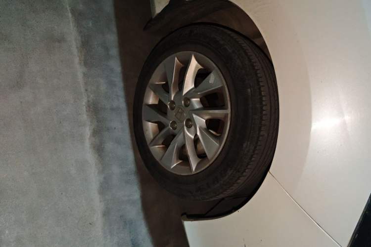 Used Honda Gienia 2017 1.5L CVT Classic Edition Right Front Wheel Hub