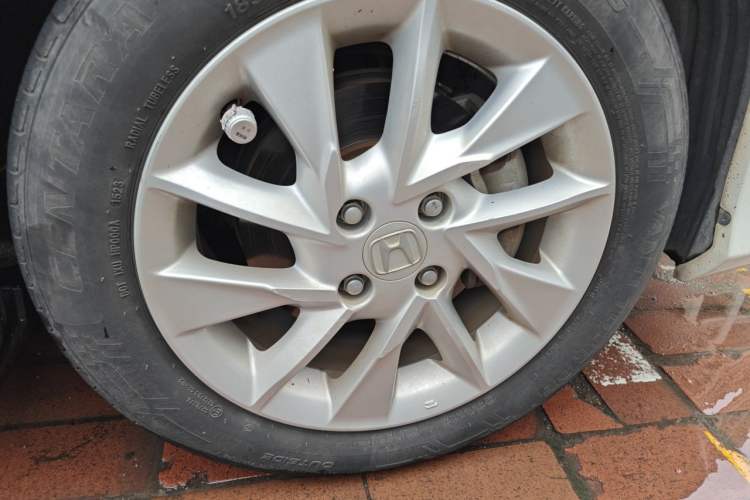Used Honda Gienia 2017 1.5L CVT Classic Edition Right Front Wheel Hub